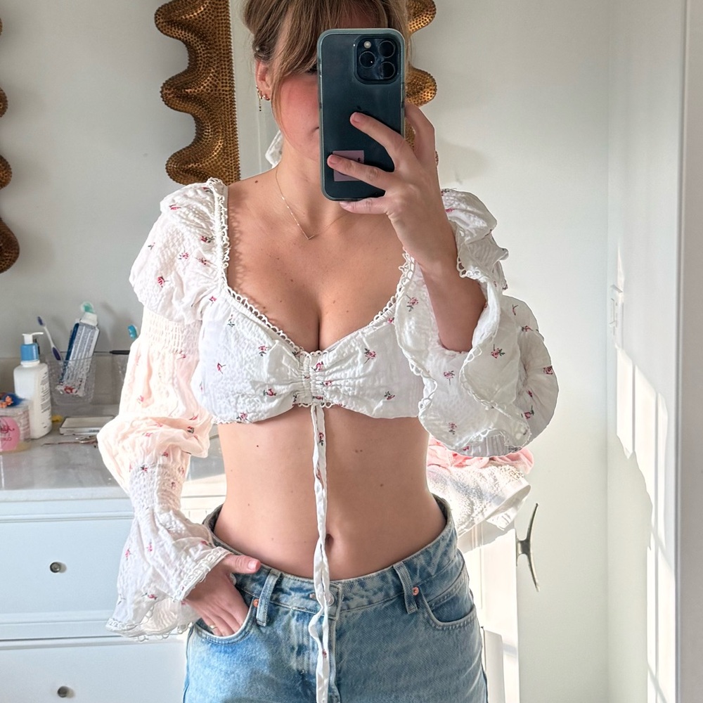 Crop top, bell sleeve